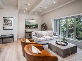 1 Block to Gondola Updated Top-Floor 2BR 2BA
