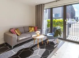 Stadium Edge Retreat Modern 2-Bed plus Carpark