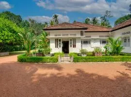 Village Headman's Five Bedrooms Entire Bungalow