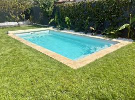 Villa climatisée avec piscine privée en Petite Camargue, hotel en Vauvert