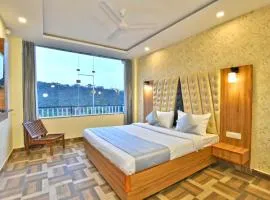 Hotel Pine Mountain View-Cheap Hotels Best Prices Guaranteed with Deals-Free Parking-cricket stadium 5 km