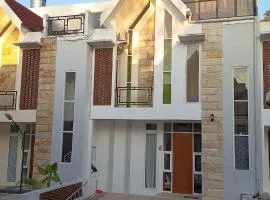 Serene Villa in Batu with 3 Bedrooms and a Rooftop