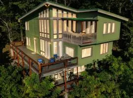 Mountain Retreat Ruby's Roost House