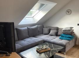 Neu renovierte Dachgeschosswohnung, hotel v destinaci Schloß Holte-Stukenbrock