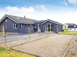 10 person holiday home in Brovst-By Traum