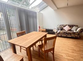4 Bedroom House Colchester, khách sạn ở Colchester