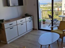 Apartment with sea view!, hotel in Chlorakas