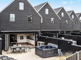 8 person holiday home in Blåvand, Hotel in Blåvand