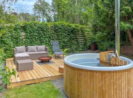 3 Bedroom Pet Friendly Home In Græsted, hotel en Græsted