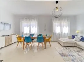 Amazing Home with Balcony & Barbecue