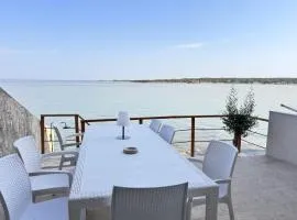 Aussergewöhnlicher Ferienunterkunft direkt am Meer bei Novigrad
