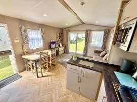 8 Berth Caravan For Hire Near Clacton-On-Sea In Essex Ref 26281E