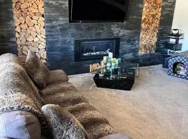 6 Bedroom 4 bathroom House in Birmingham, Wolverhampton, Walsall, 14 guests or more, Contractors, Family & Groups