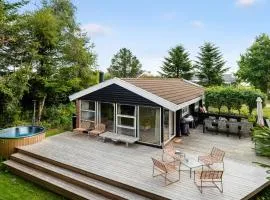 Gorgeous Home In Hadsund With Wifi