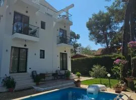 White Pine Villa With Pool