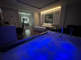 Lunarist Luxury Suites - Jacuzzi in Blloku Tirana Prime Location