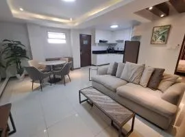 Sheryll Escapes - La Grande1 BR 304 with balcony, Netflix & WiFi
