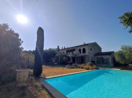 Magnifique Villa proche centre ville d'Uzès, hotel in Uzès