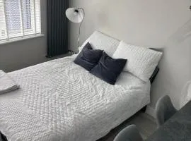 Umazis Bespoke Properties- The Hyde