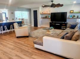1 Block To Beach - Fully Upgraded Spacious & Quiet, hotel v destinaci Fort Myers Beach