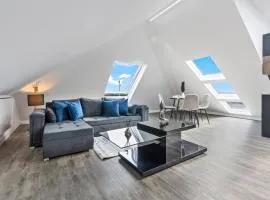 Luxury Top Floor Apt Free Parking