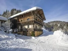 Farmhouse in Hopfgarten near Ski Bus