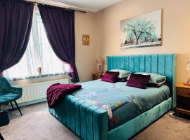 Super King, Close to Beach, Shops, Train, Shared Bathroom, ξενοδοχείο σε St. Leonards