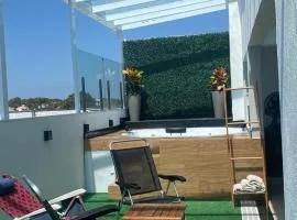 Cobertura com Jacuzzi e Área Gourmet em Costazul