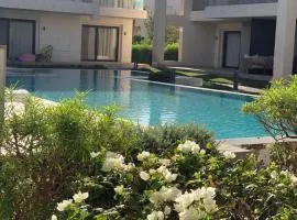 G-cribs studio pool view