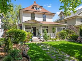 NEW! Updated South Hill Craftsman Sleeps 12!, готель у місті Спокен