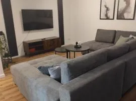 Familienfreundliche DGW in ruhiger Lage für 4 Personen - Waschtrockner, Arbeitsplatz, Balkon und Gartennutzung