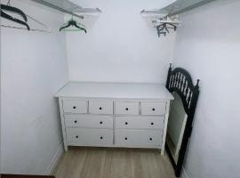 Drip Star Life Hostel Miami, hostel in Parkway Regional Medical Center Heliport