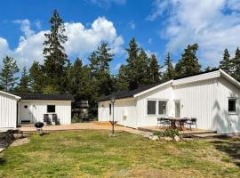 4 star holiday home in Mönsterås-By Traum, hotel i Mönsterås