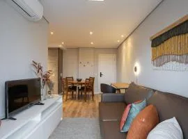 Apto 2qts, Ar Condicionado, Piscina, Churrasqueira, Finamente Mobiliado e Decorado