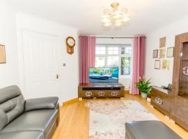 A Riverside Paradise in The City w Garden and Free Parking - A 2 Bed Home in London Sleeps 4!, villa en Thamesmead