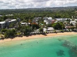 La Fenice 3 Bedroom Beachfront Apartment