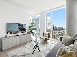 Modern Downtown Retreat - Sleek Patio Oasis