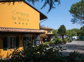 Camping La Rocca, hotel in Manerba del Garda