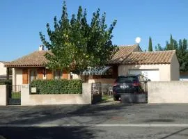 Charming Villa in Saint-Geniès