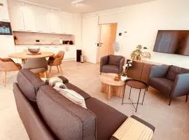 Christina's 2bed-Third Floor 4 MIN FROM SEA