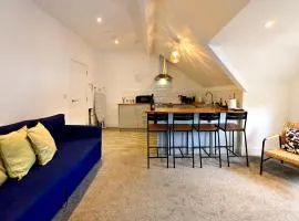 Roath - Modern Flat Near City Centre WParking Pass the Keys