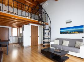 IseoLakeRental - La Rocca, hotel em Castro