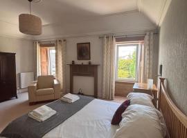 Holiday House at 22, Contemporary 3 bedroom cottage in historic Wigtown