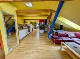 Anton's bunte Welt (100 m², Parkplatz, Garten und viel mehr)