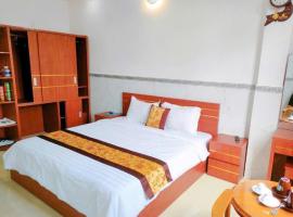 HOMESTAY HOÀNG GIA Có HỒ BƠI, rodinný hotel v destinaci Cao Lãnh
