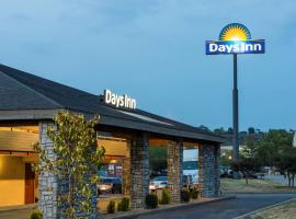 Days Inn by Wyndham Pittsburgh-Harmarville, hotel sa Harmarville