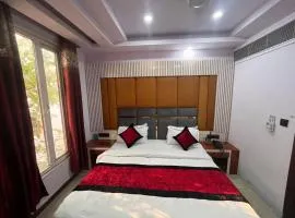 Haveliya Homes- Just 1 minute from Railway Station and Connaught place
