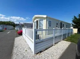 Lovely 6 Berth Caravan With Decking At Suffolk Sands Holiday Park Ref 45005Hc