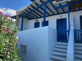 Seafront Portside Luxury Villa Retreat- 3 BD Family Stay, Steps to Town Center, Port & Swimming!, hotel in Tinos Town