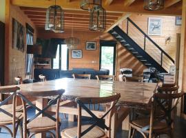 Chalet Bois le Havre du sotrè Gérardmer Sauna panoramique jacuzzi 14 personnes et 1 bébé, hotel a Gérardmer
